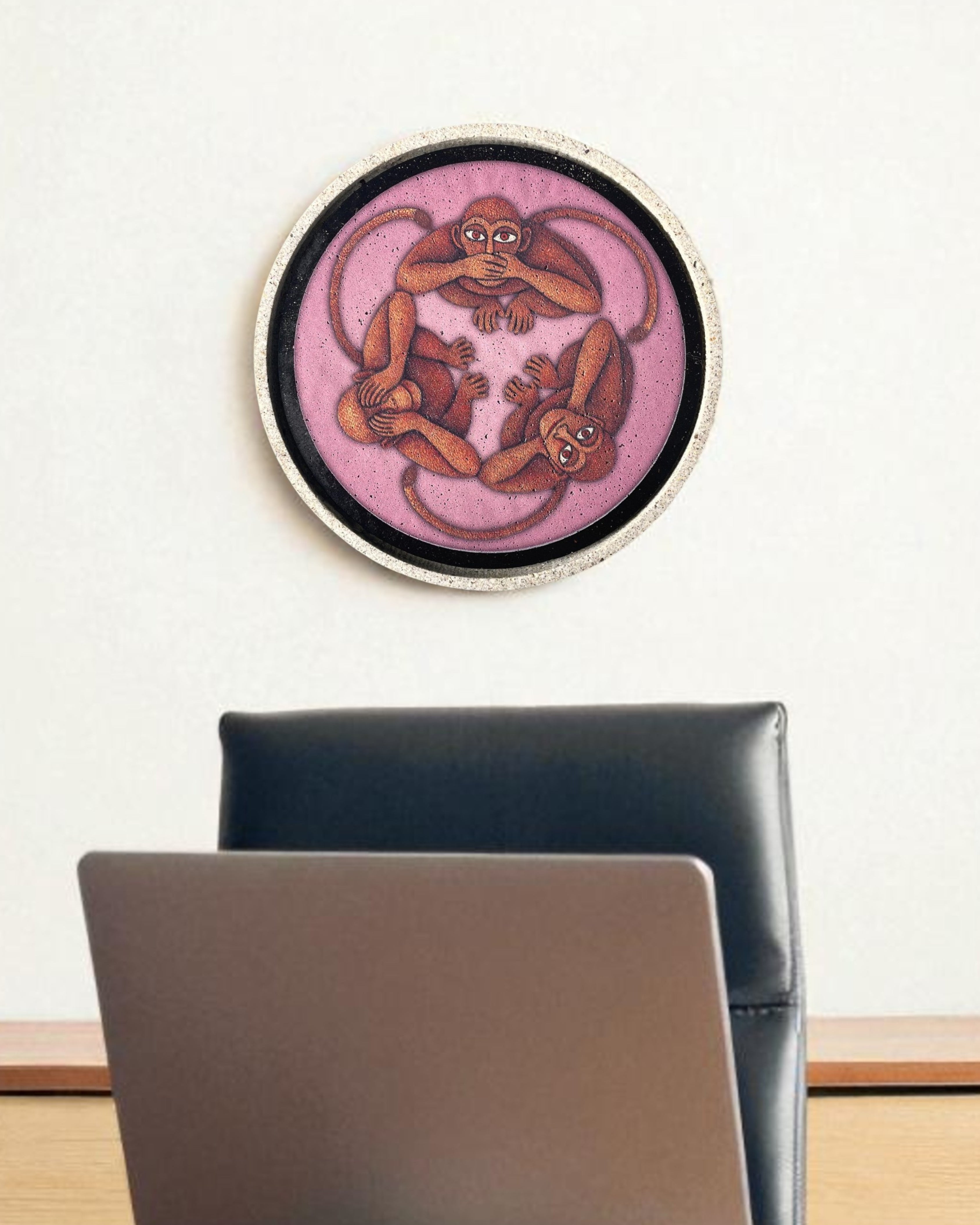THREE WISE MONKEYS DECOR PLATE - ROSE (25 cm)