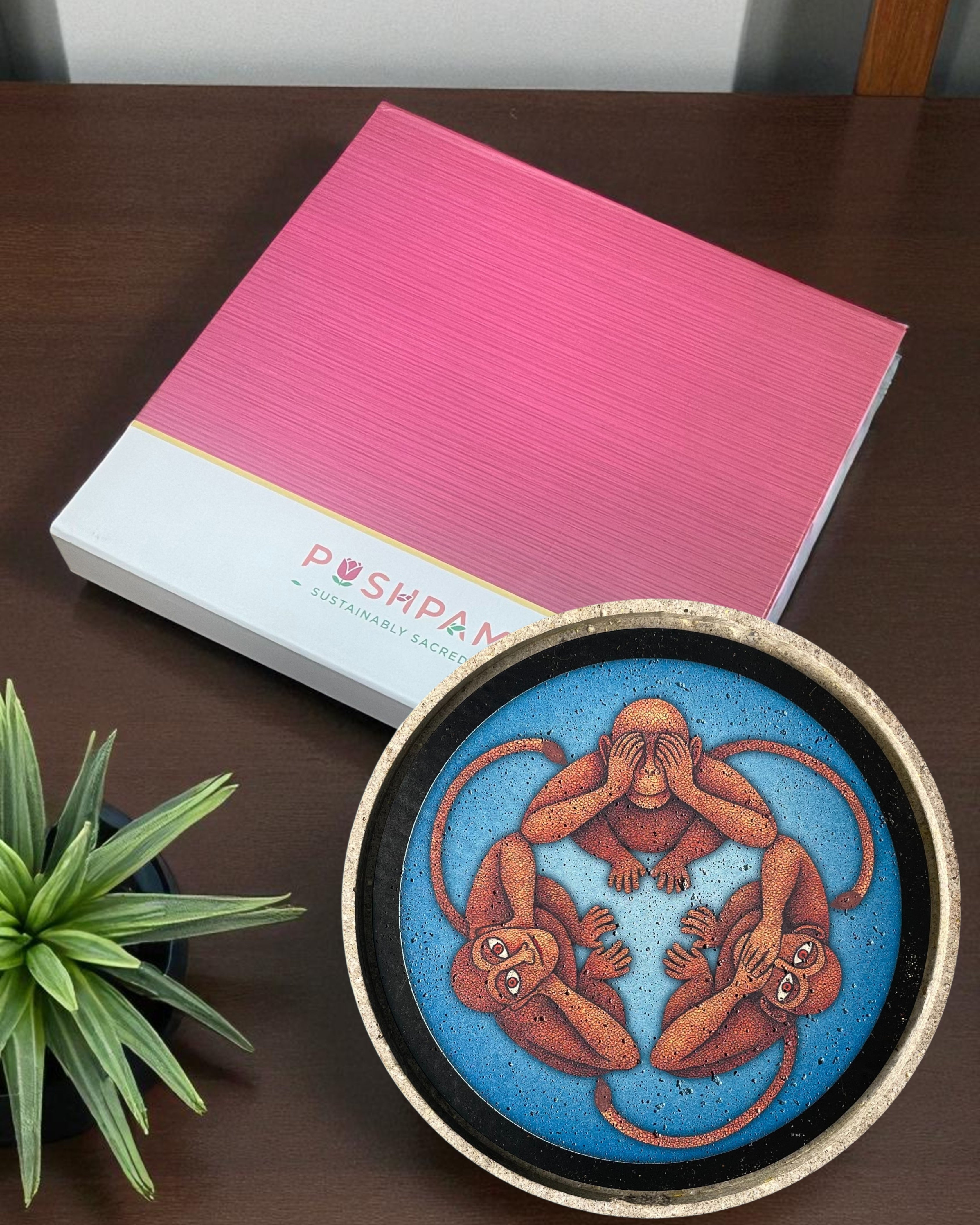 THREE WISE MONKEYS DECOR PLATE - SAPPHIRE (25 cm)