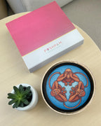 THREE WISE MONKEYS DECOR PLATE - SAPPHIRE (18.5 cm)