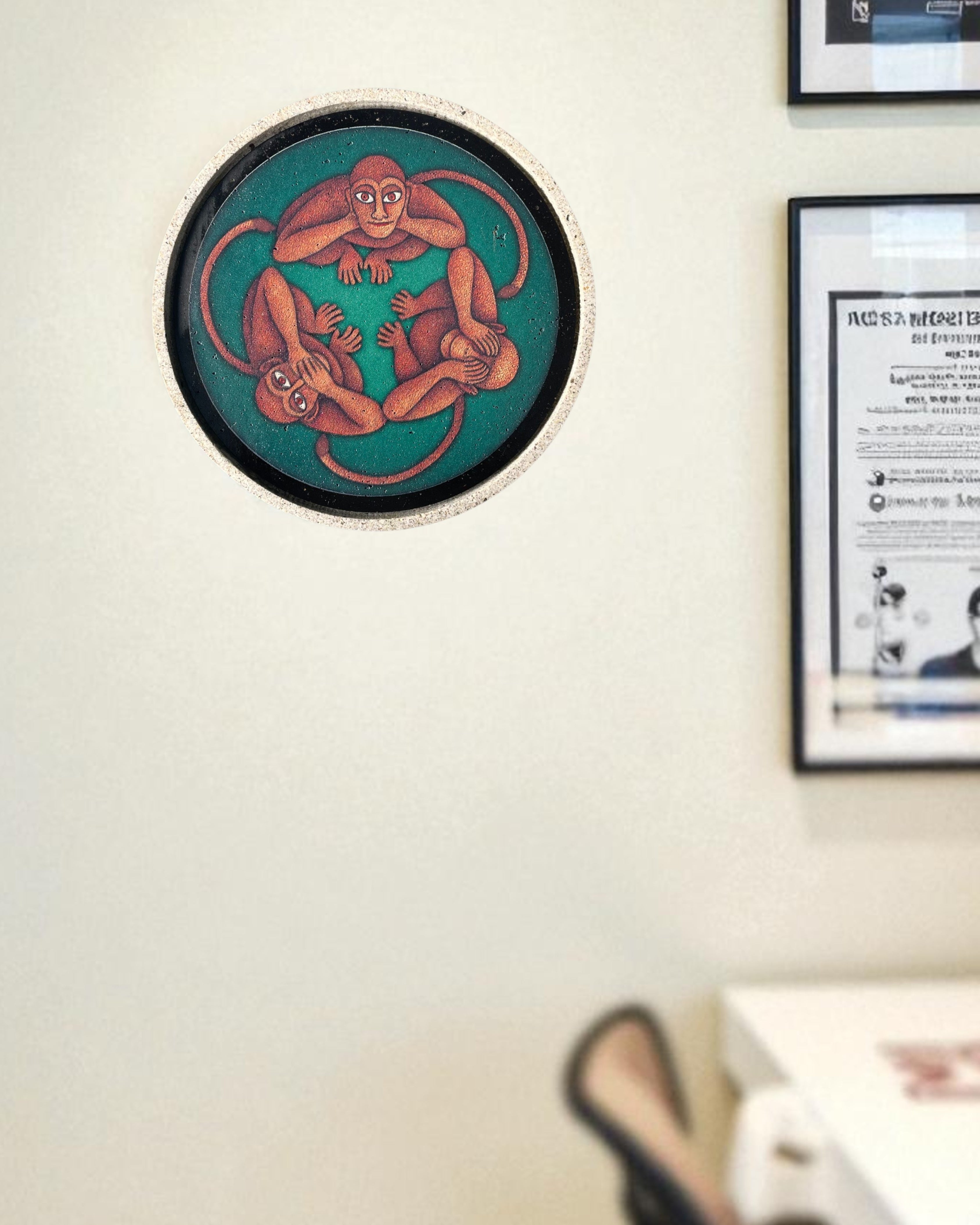 THREE WISE MONKEYS DECOR PLATE - EMERALD (18.5 cm)