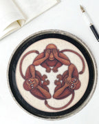 THREE WISE MONKEYS DECOR PLATE - IVORY (25 cm)