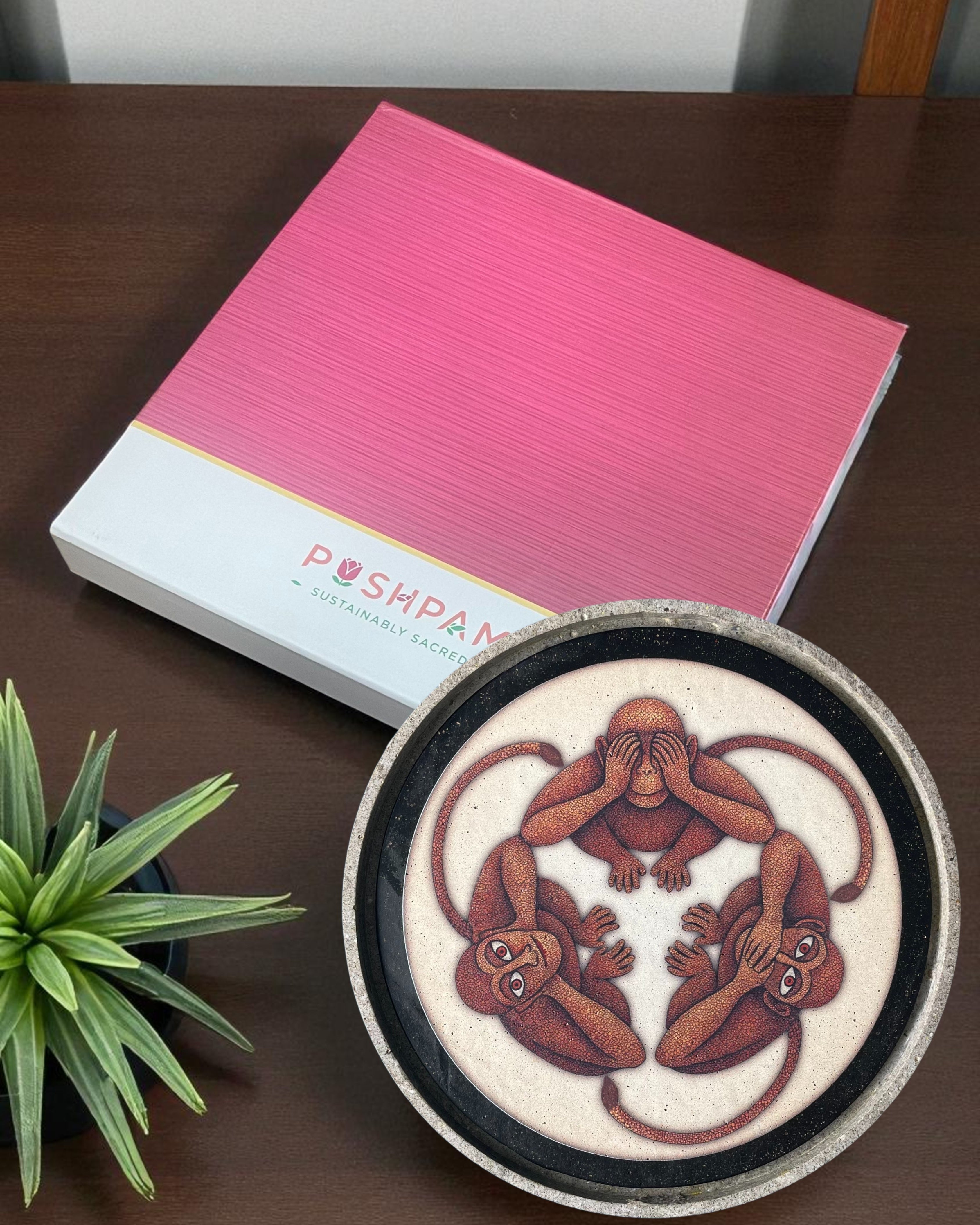 THREE WISE MONKEYS DECOR PLATE - IVORY (25 cm)