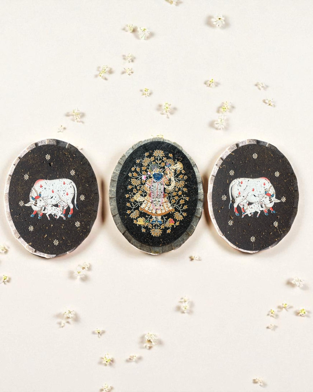 AASTHA MAGNET - Set of Purna Chhavi and Cows (Oval)
