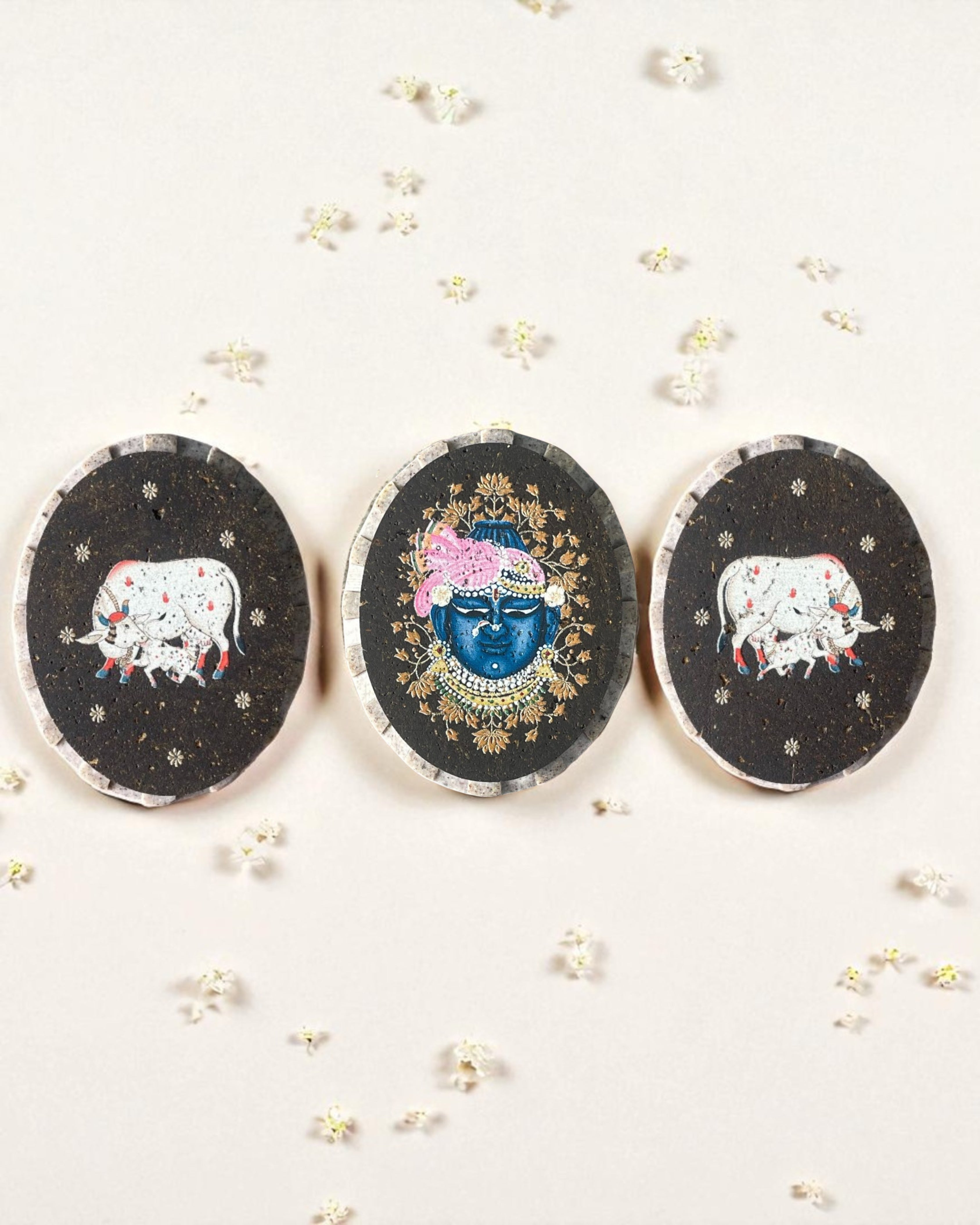 AASTHA MAGNET - Set of Mukharvind and Cows (Oval)