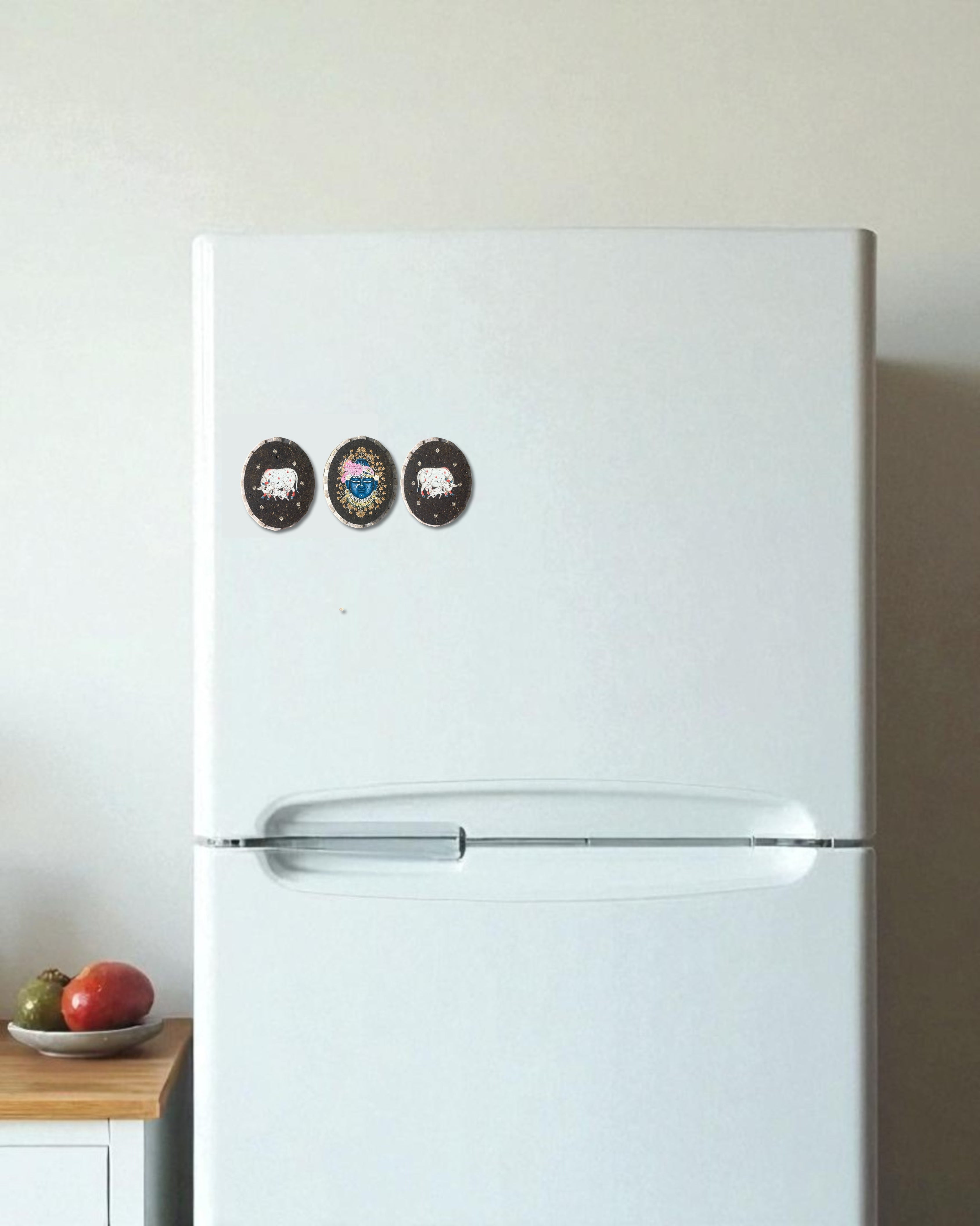 AASTHA MAGNET - Set of Mukharvind and Cows (Oval)