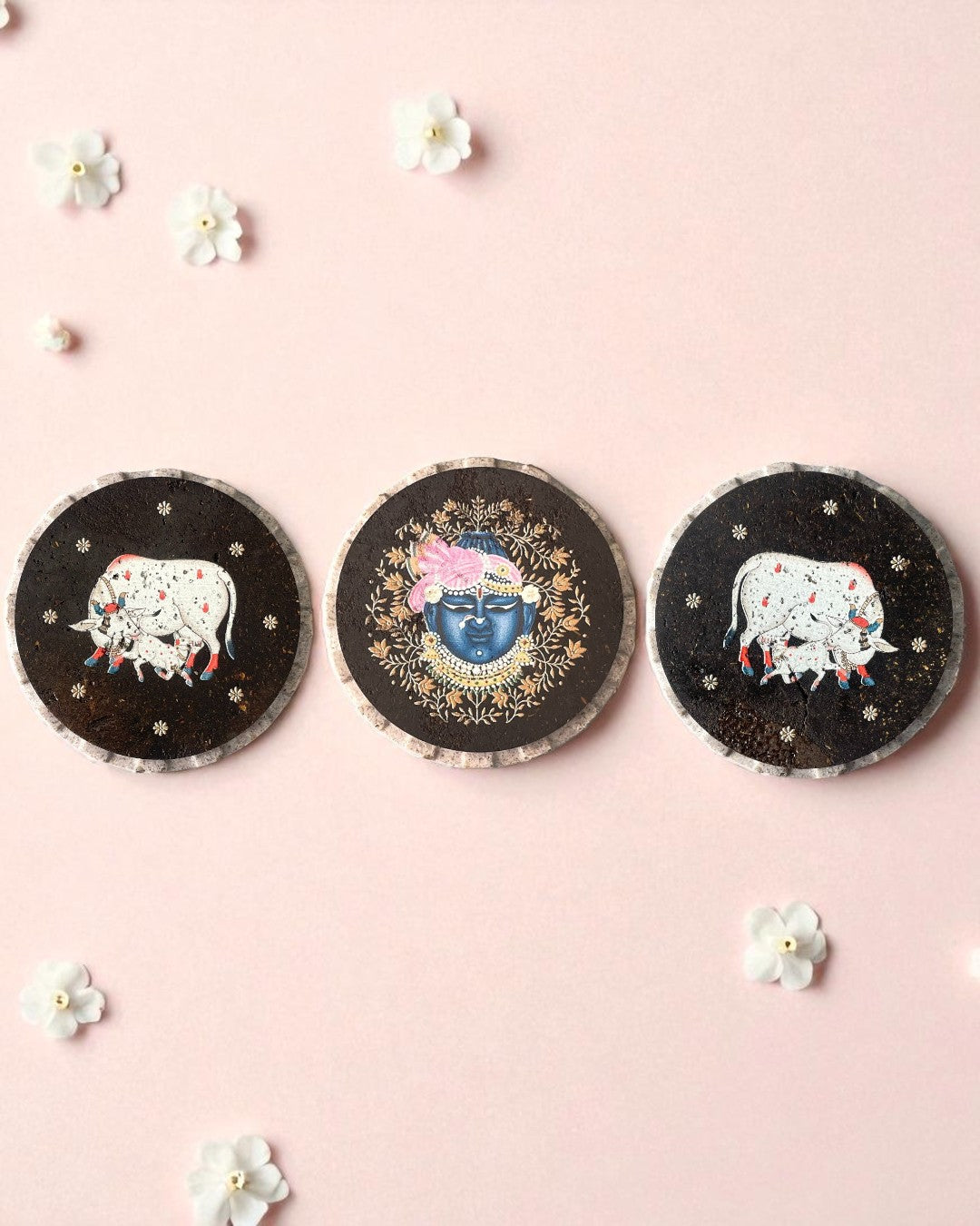 AASTHA MAGNET - Set of Mukharvind and Cows (Circle)