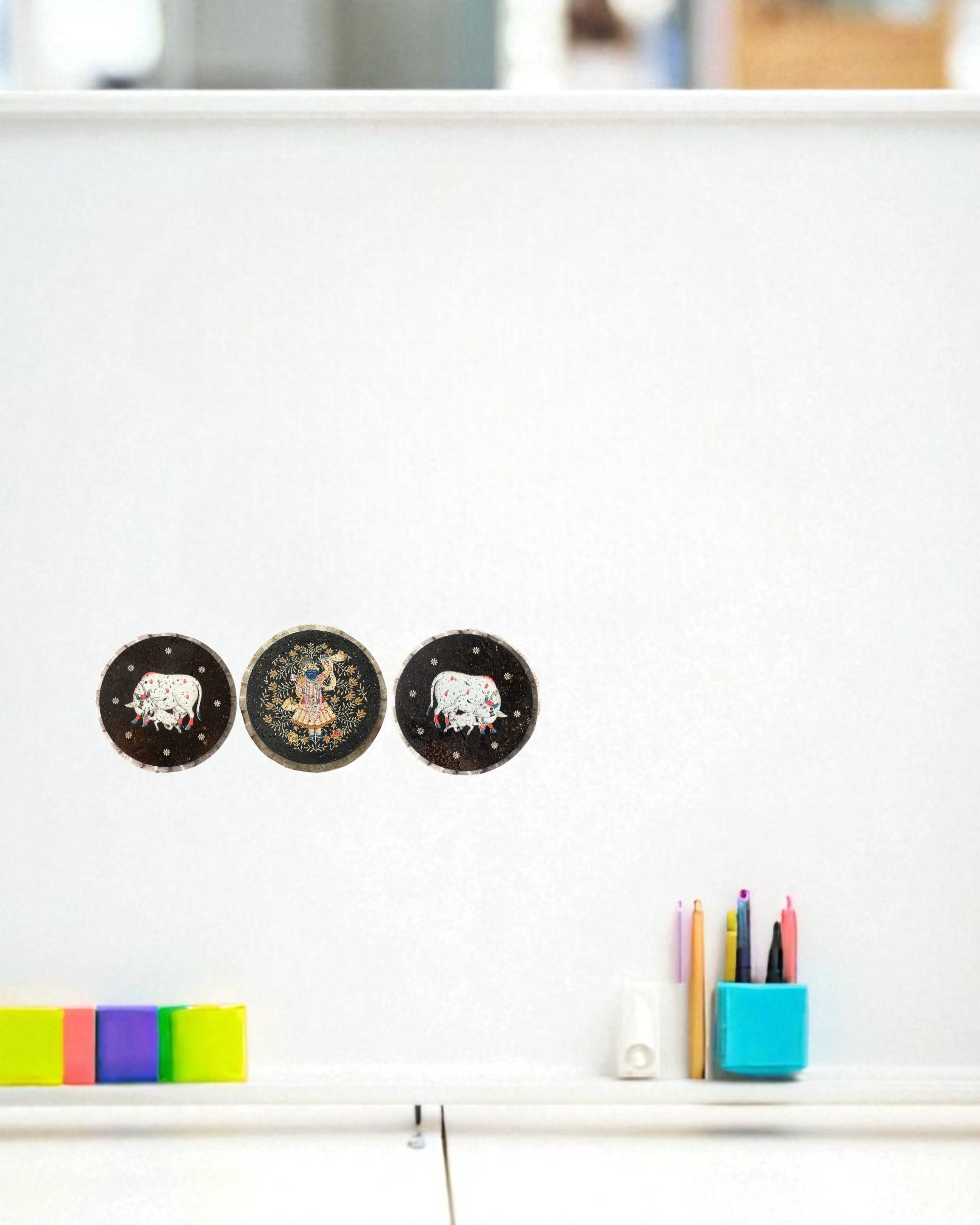 AASTHA MAGNET - Set of Purna Chhavi and Cows (Circle)